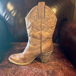 Tan Western/cowgirl Boots.